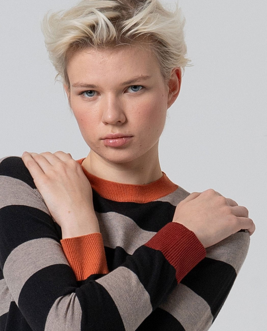 Stripped round-neck sweater Black