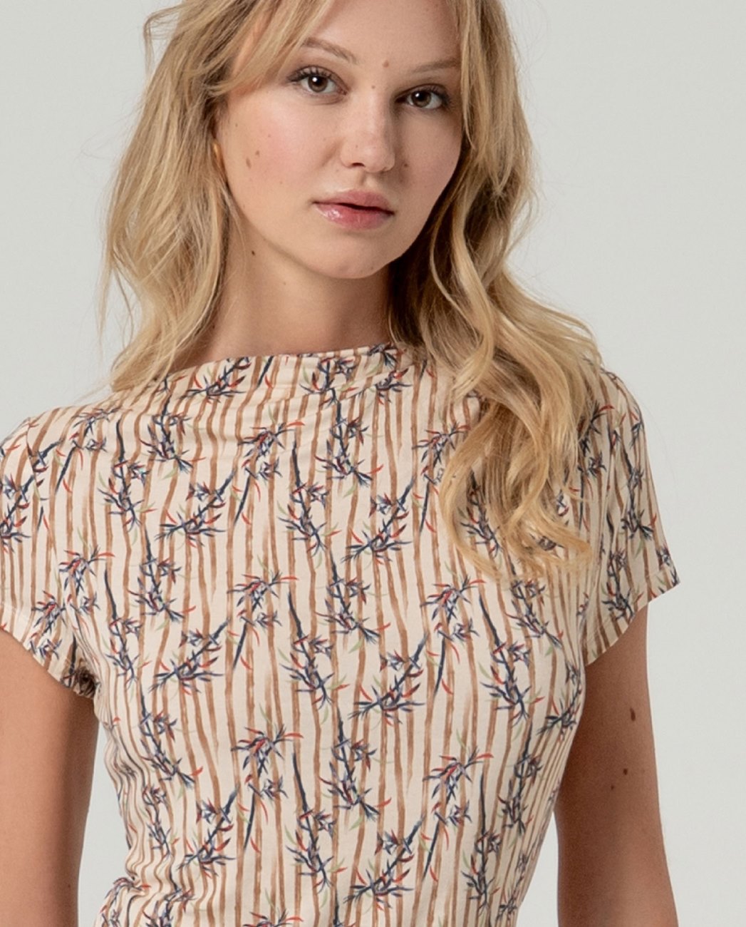 Elastic floral print top Ecru