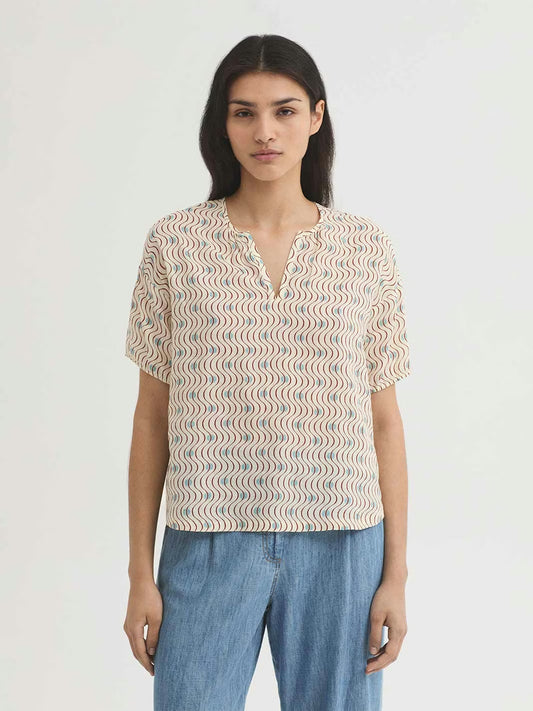 Mesh-knit fabric ecru top with Hellenic Waves, brown stripes and light blue dots print, round neck with piped opening, short sleeves and concealed elasticated cuffs.