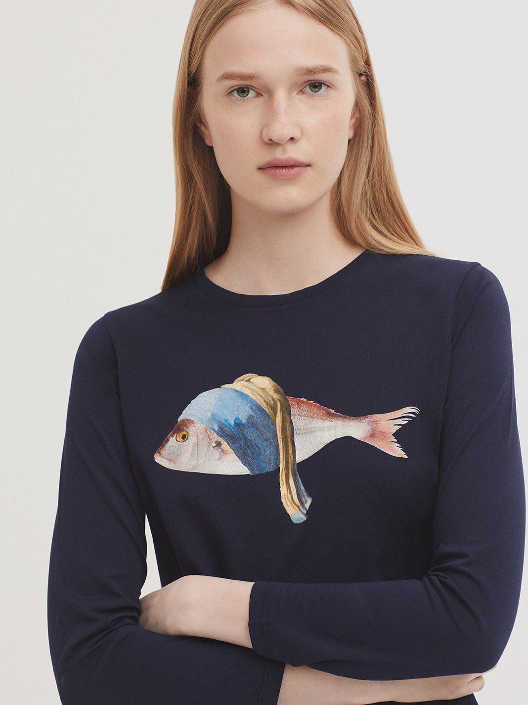 Organic cotton navy T-shirt with Arty Fish print, round neck and long sleeves,  100% Cotton