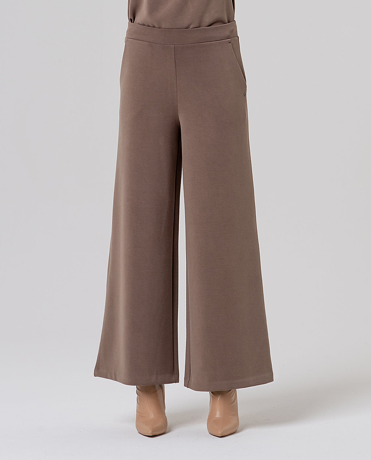 Wide taupe modal-knit trousers with an elastic waist and flowing legs. Soft, fluid fabric with a light drape, so comfortable to wear. Plain and streamlining.