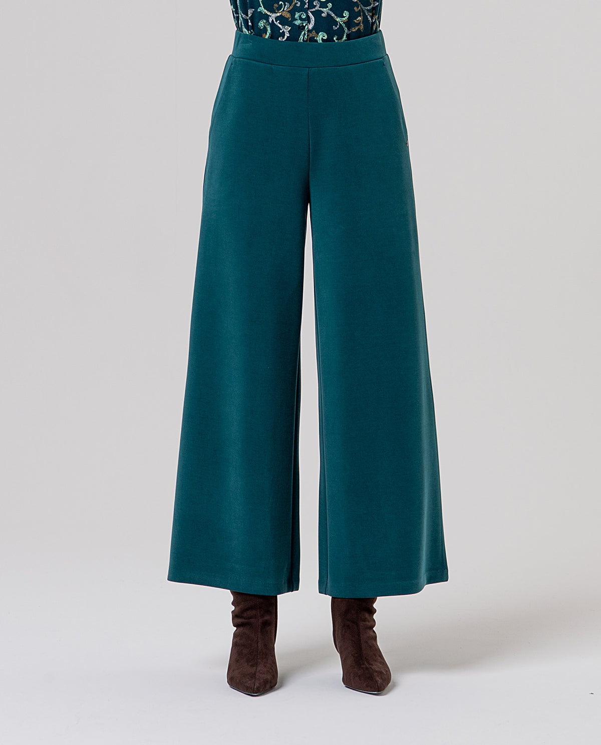 Wide petrol modal-knit trousers with an elastic waist and flowing legs. Soft, fluid fabric with a light drape, so comfortable to wear. Plain and streamlining, an elegant wardrobe staple that's easy to combine.