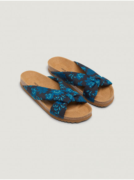 Night flower print sandals with crossed straps in fabric. Black, with soft blue flower and mint details. Made in Spain.  Material: 100% Polyester