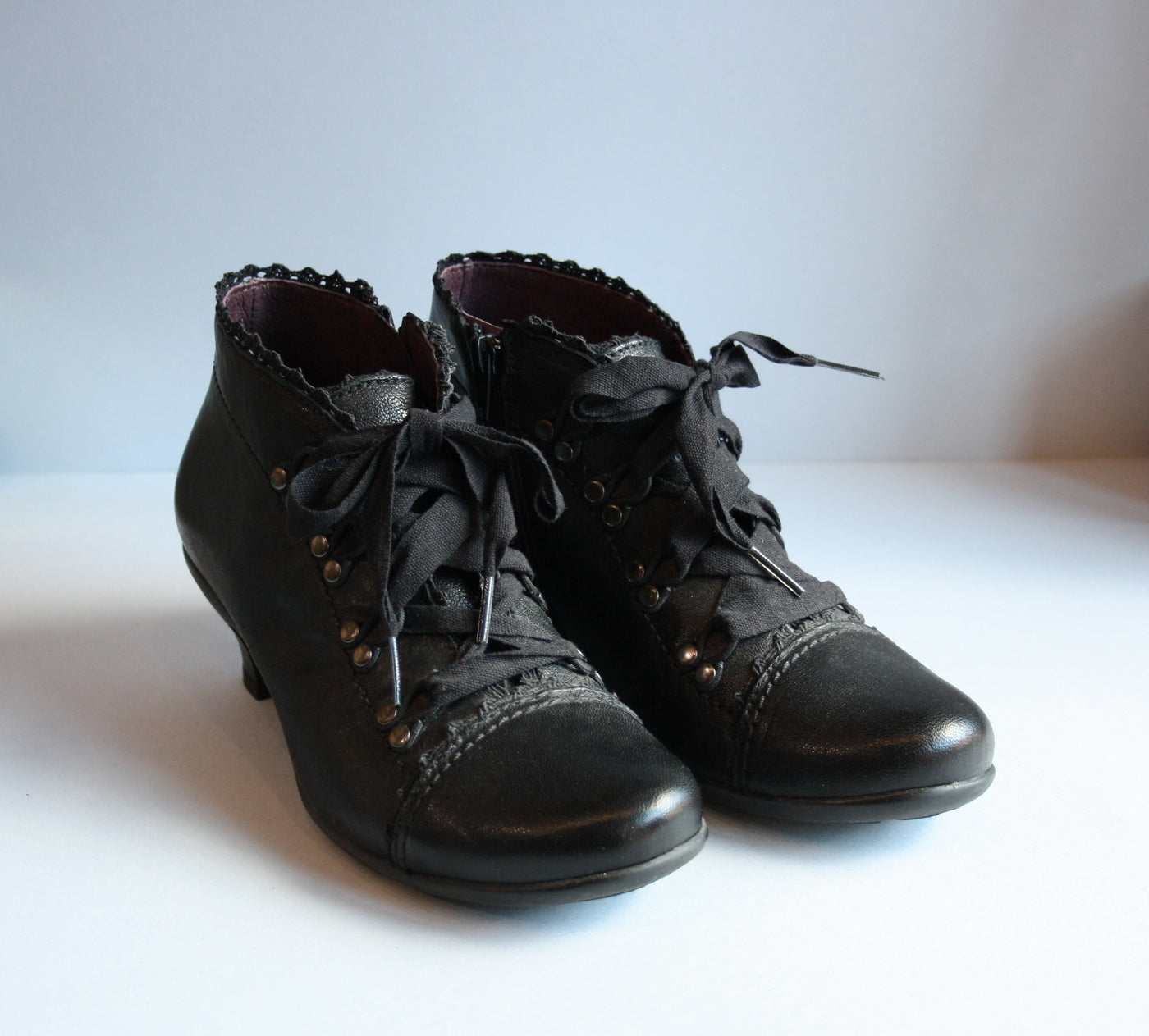 Vintage style ankle boots anatomic black