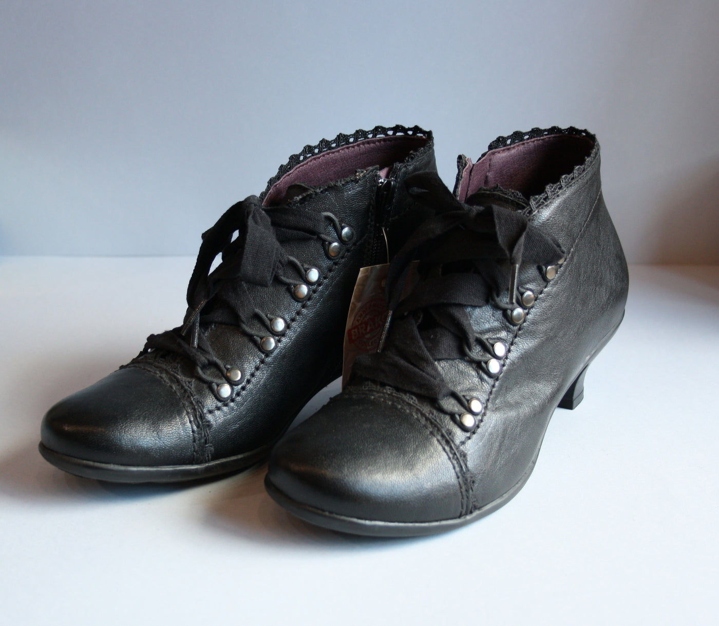 Vintage style ankle boots anatomic black